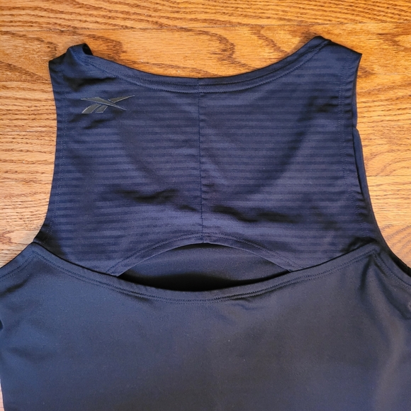 Reebok DryFit Top - Picture 3 of 6